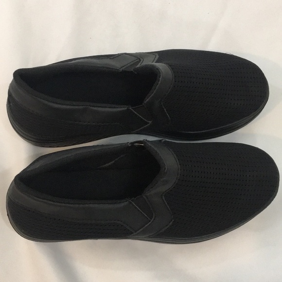 Solid black slip on sneaker, size 8 - Picture 4 of 6